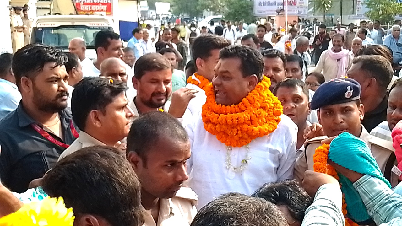 दरभंगा ग्रामीण से ललित यादव का नामांकन सातवीं बार मैदान में महागठबंधन नेता दरभंगा ग्रामीण से ललित यादव का नामांकन सातवीं बार मैदान में महागठबंधन नेता