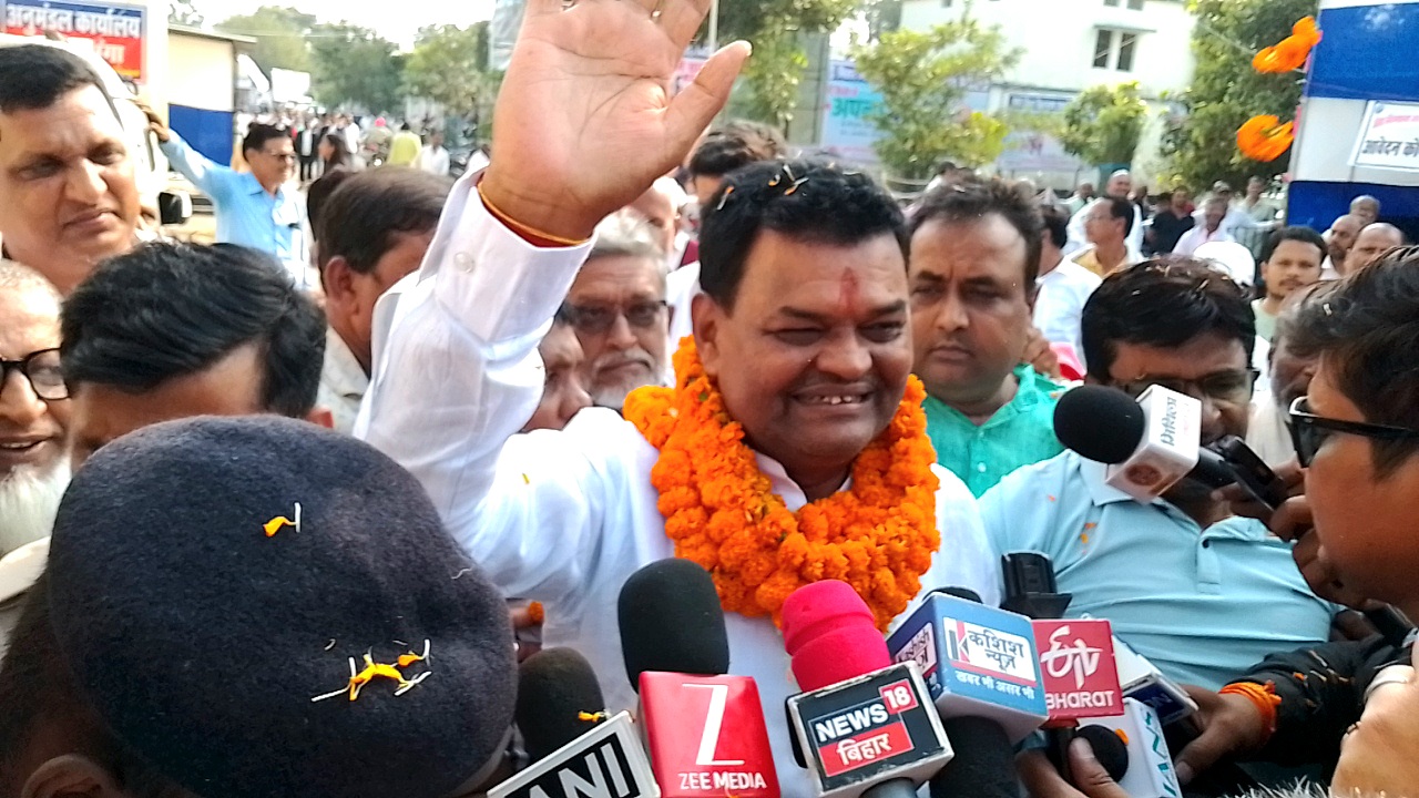 दरभंगा ग्रामीण से ललित यादव का नामांकन सातवीं बार मैदान में महागठबंधन नेता दरभंगा ग्रामीण से ललित यादव का नामांकन सातवीं बार मैदान में महागठबंधन नेता