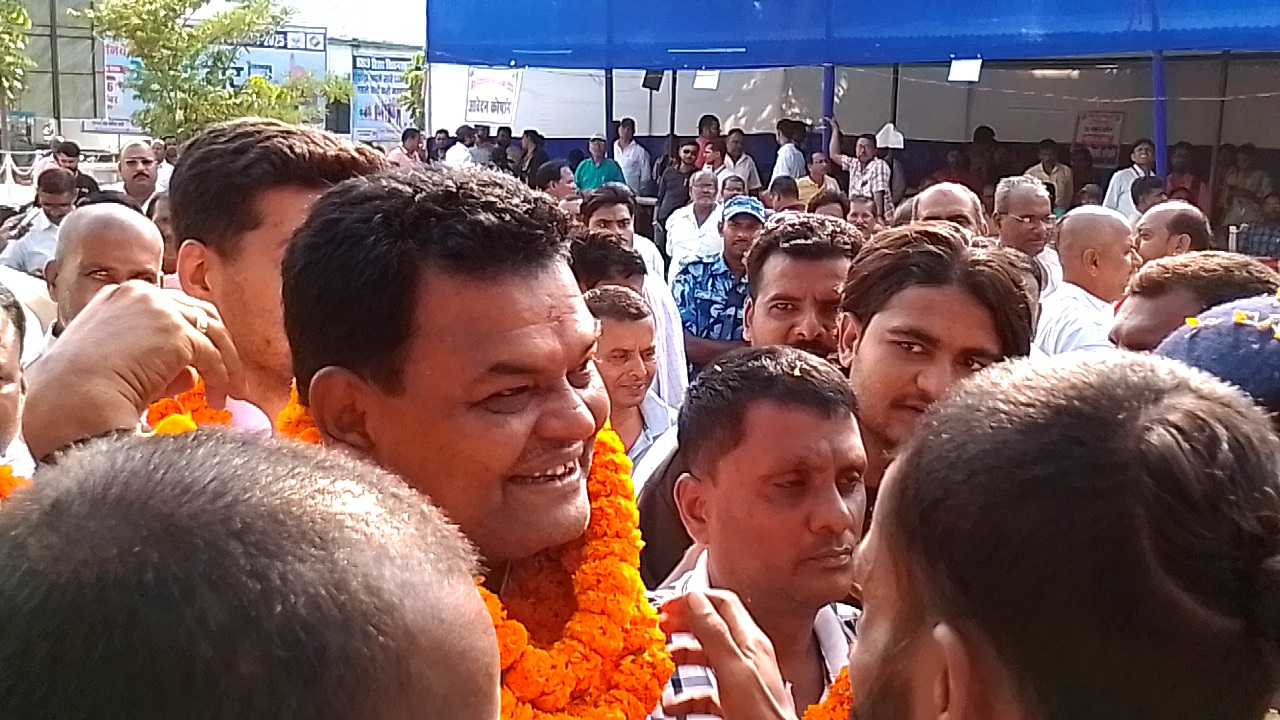 दरभंगा ग्रामीण से ललित यादव का नामांकन सातवीं बार मैदान में महागठबंधन नेता दरभंगा ग्रामीण से ललित यादव का नामांकन सातवीं बार मैदान में महागठबंधन नेता