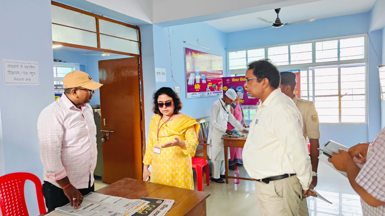 ब्रेकिंग न्यूज़: प्रेक्षक रूही खान ने दरभंगा में निर्वाचन कोषांगों का किया औचक निरीक्षण ब्रेकिंग न्यूज़: प्रेक्षक रूही खान ने दरभंगा में निर्वाचन कोषांगों का किया औचक निरीक्षण