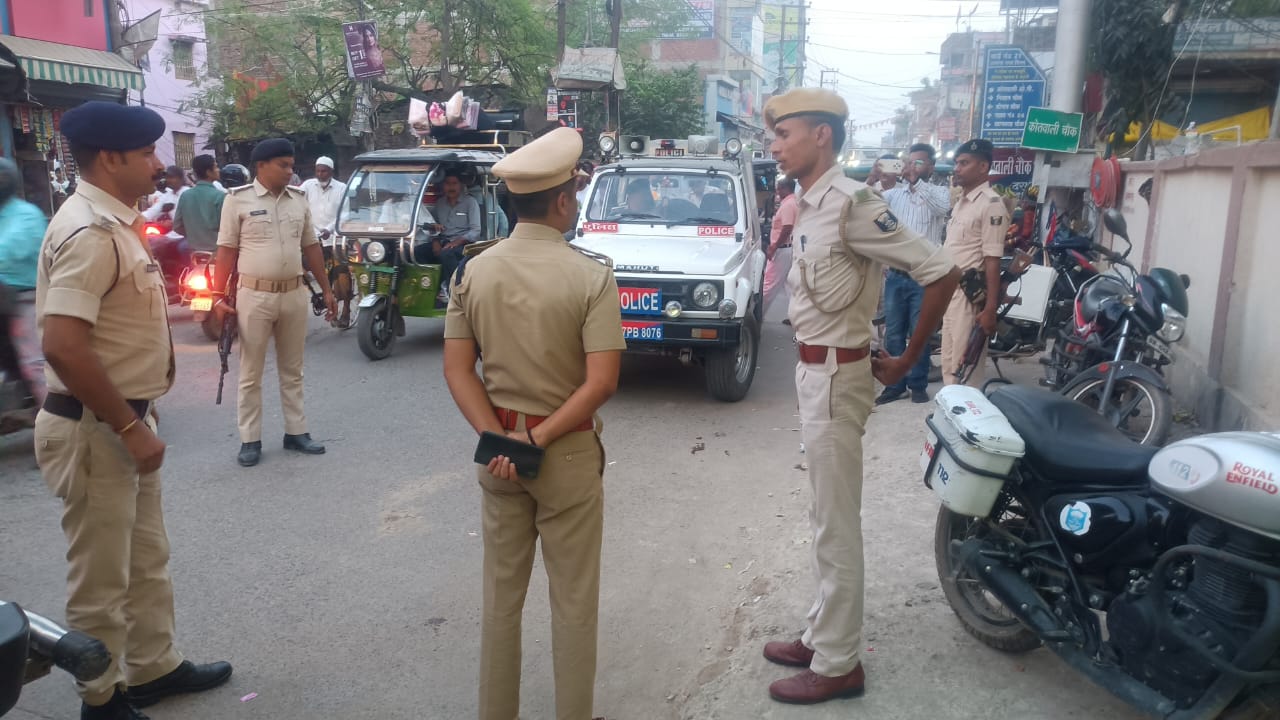 वरीय पुलिस अधीक्षक, दरभंगा ने विधि-व्यवस्था का किया निरीक्षण वरीय पुलिस अधीक्षक, दरभंगा ने विधि-व्यवस्था का किया निरीक्षण