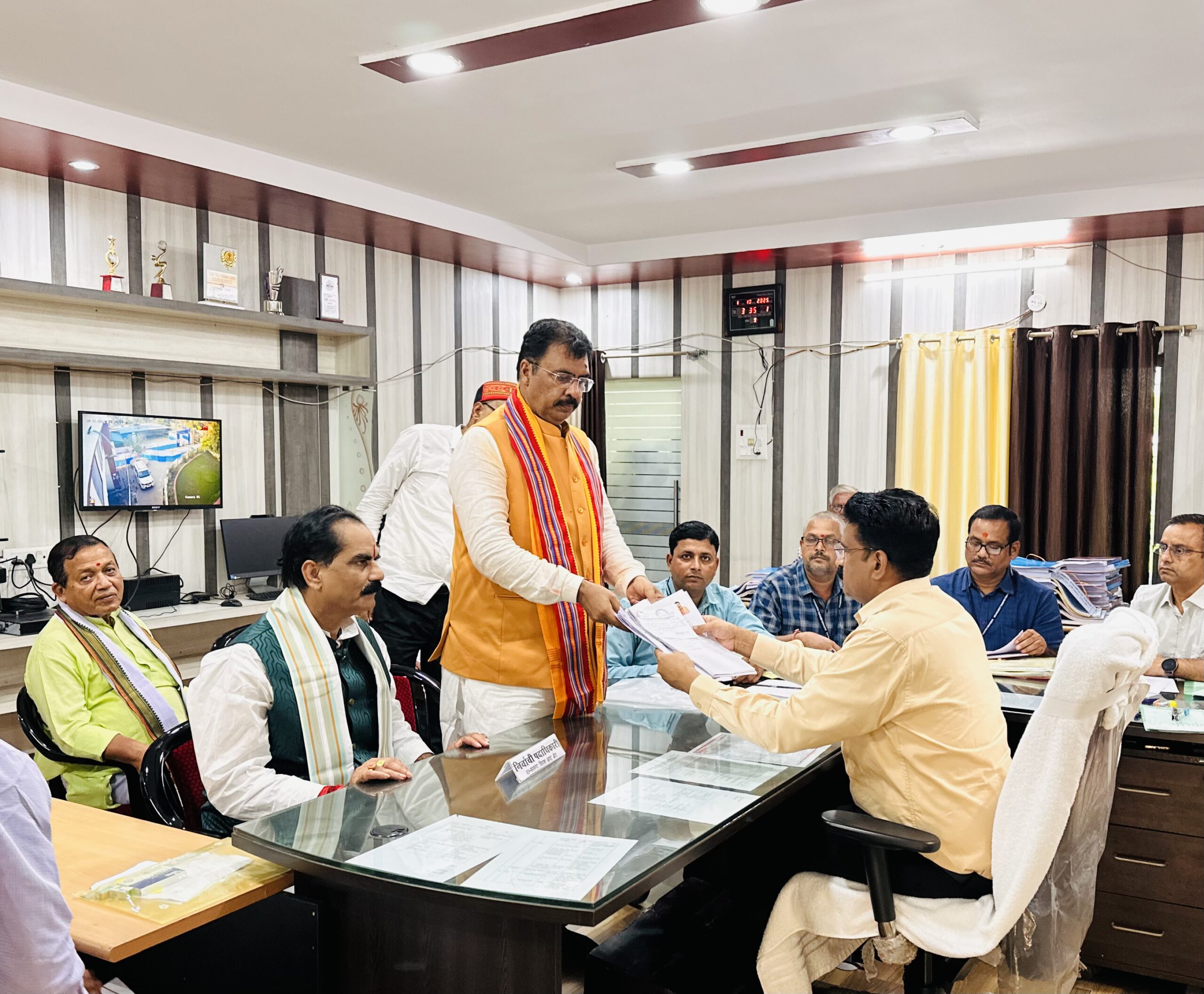 दरभंगा नगर विधानसभा 2025: संजय सरावगी ने किया भव्य नामांकन दाखिल दरभंगा नगर विधानसभा 2025: संजय सरावगी ने किया भव्य नामांकन दाखिल