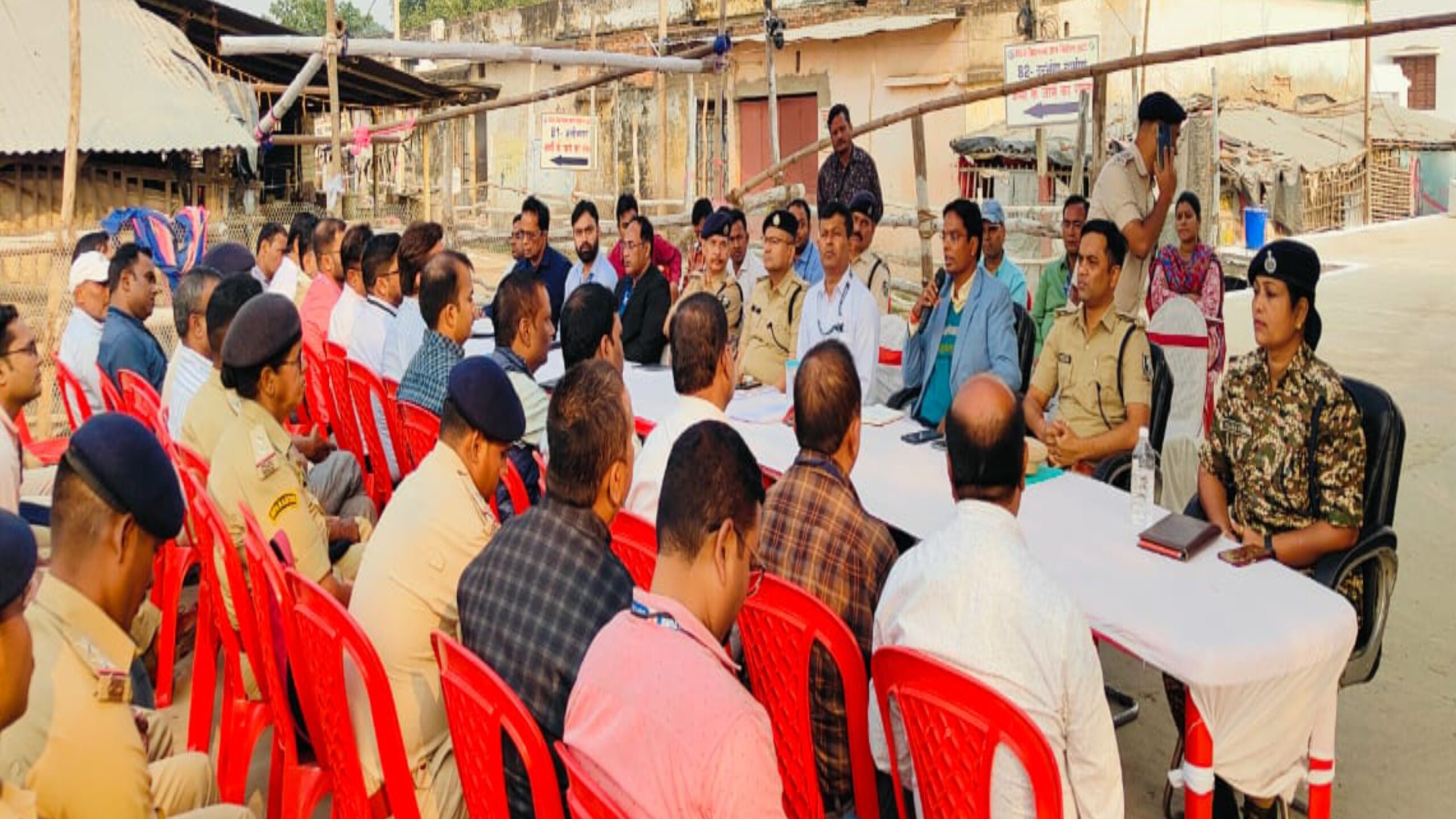 दरभंगा में मतगणना सुरक्षा को लेकर डीएम–एसएसपी की संयुक्त ब्रीफिंग दरभंगा में मतगणना सुरक्षा को लेकर डीएम–एसएसपी की संयुक्त ब्रीफिंग