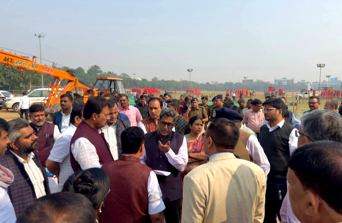 बिहार में NDA सरकार का ऐतिहासिक शपथग्रहण गांधी मैदान में तैयारियाँ अंतिम चरण में बिहार में NDA सरकार का ऐतिहासिक शपथग्रहण गांधी मैदान में तैयारियाँ अंतिम चरण में