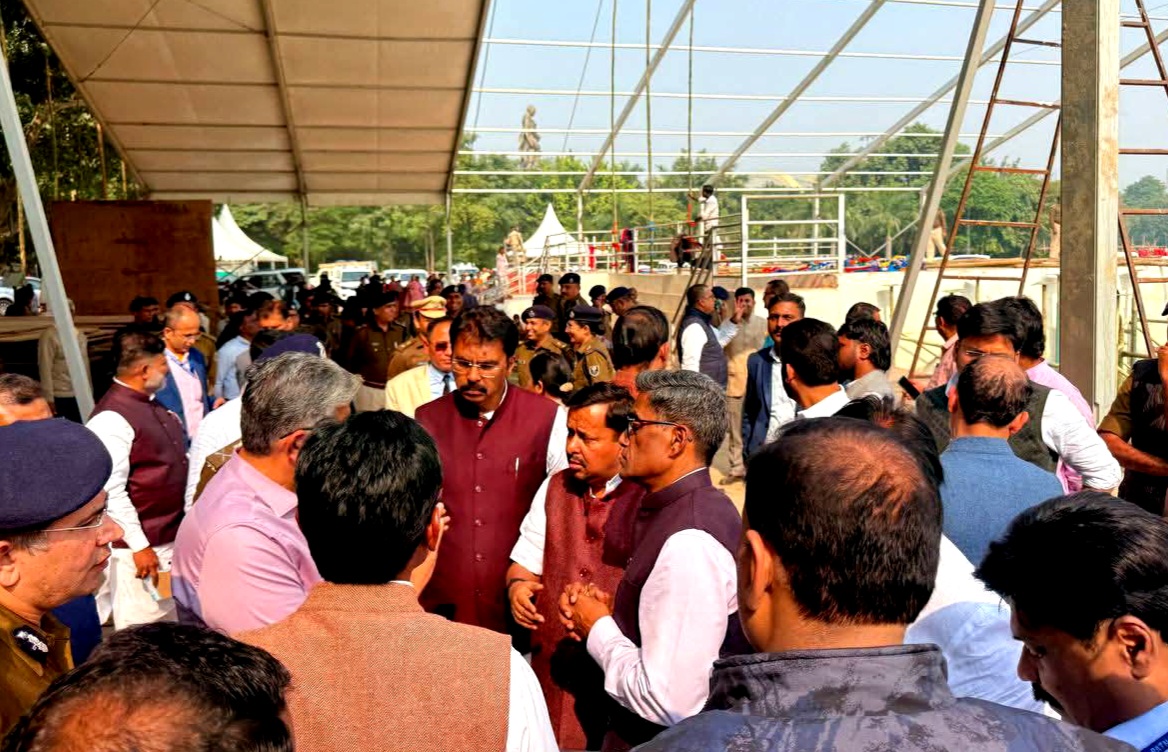 बिहार में NDA सरकार का ऐतिहासिक शपथग्रहण गांधी मैदान में तैयारियाँ अंतिम चरण में बिहार में NDA सरकार का ऐतिहासिक शपथग्रहण गांधी मैदान में तैयारियाँ अंतिम चरण में