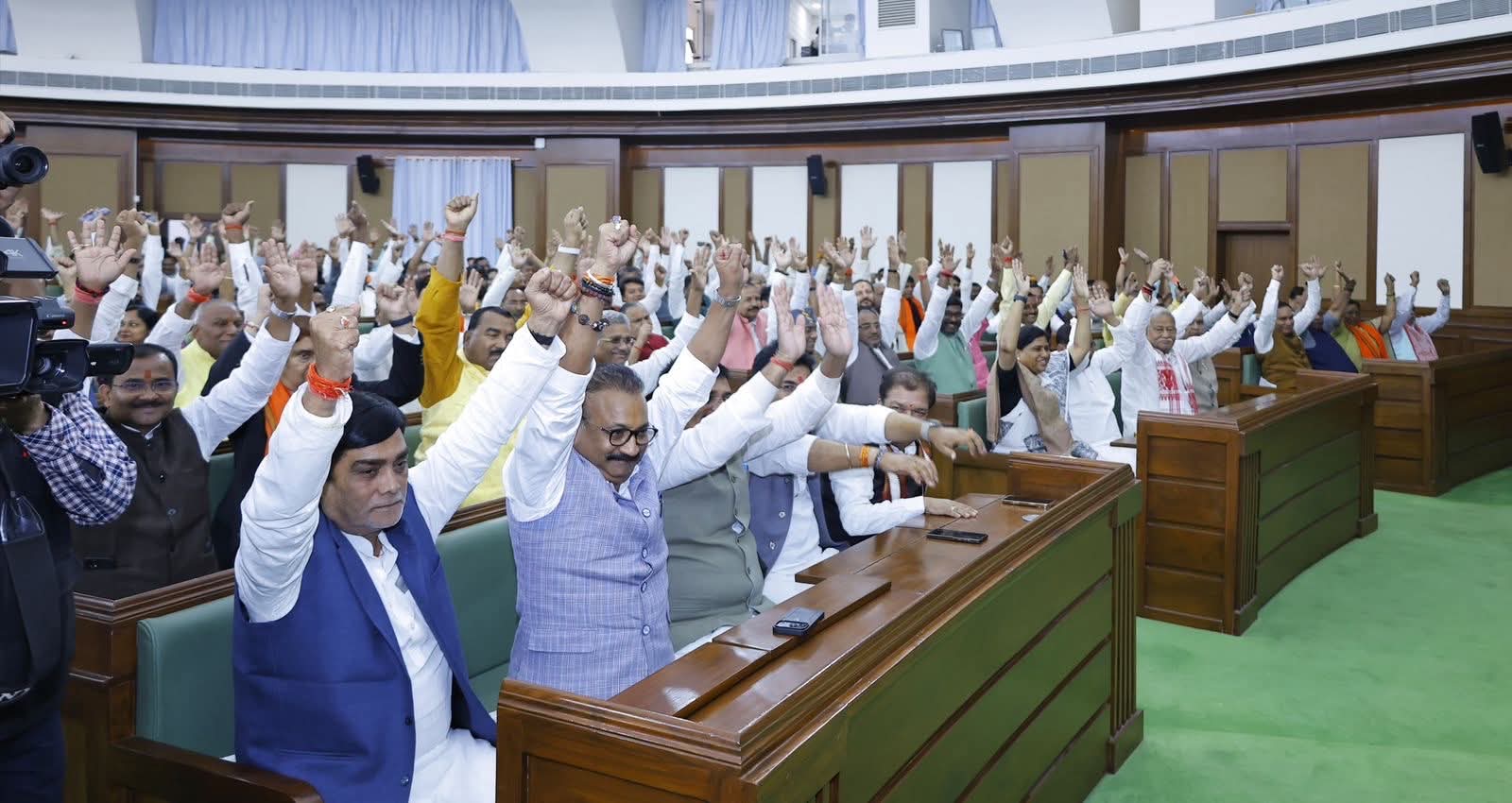 BIG BREAKING : NDA ने नीतीश को फिर नेता चुना सभी दलों की सहमति BIG BREAKING : NDA ने नीतीश को फिर नेता चुना सभी दलों की सहमति