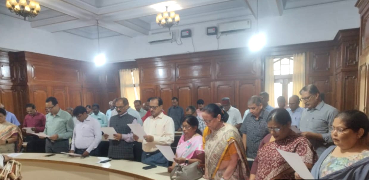 150 वर्ष पूरे ‘वन्दे मातरम्’ के LNMU में गूंजा राष्ट्रगीत का सामूहिक स्वर 150 वर्ष पूरे ‘वन्दे मातरम्’ के LNMU में गूंजा राष्ट्रगीत का सामूहिक स्वर