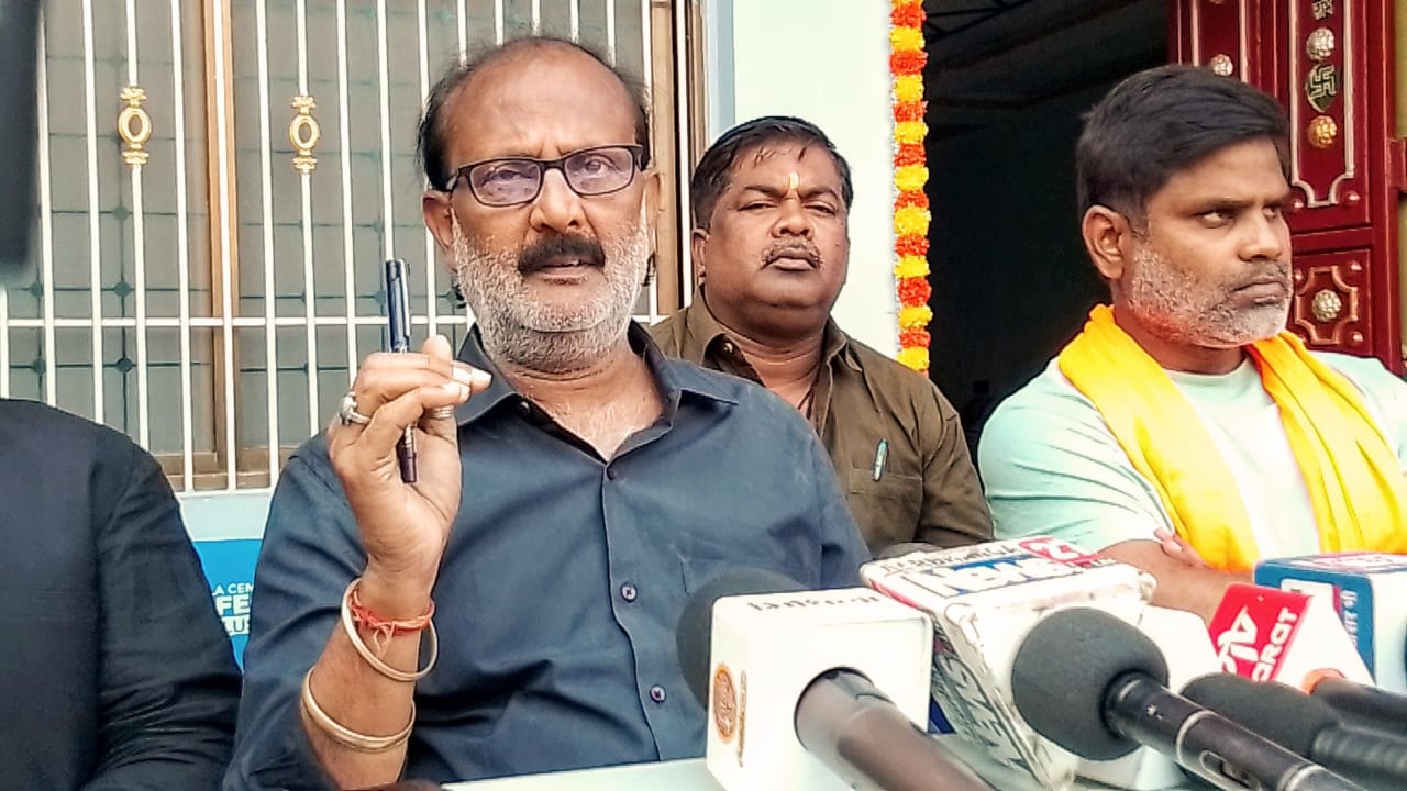 FIR के बाद पलटी कहानी! कार्तिकेय बोले — “CCTV से साफ हो जाएगी सच्चाई” FIR के बाद पलटी कहानी! कार्तिकेय बोले — “CCTV से साफ हो जाएगी सच्चाई”