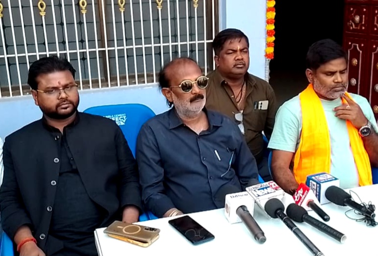 FIR के बाद पलटी कहानी! कार्तिकेय बोले — “CCTV से साफ हो जाएगी सच्चाई” FIR के बाद पलटी कहानी! कार्तिकेय बोले — “CCTV से साफ हो जाएगी सच्चाई”