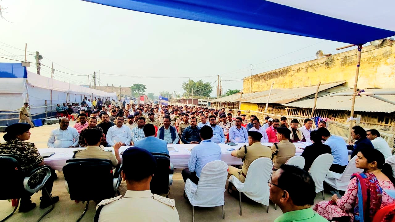 दरभंगा में मतगणना सुरक्षा को लेकर डीएम–एसएसपी की संयुक्त ब्रीफिंग दरभंगा में मतगणना सुरक्षा को लेकर डीएम–एसएसपी की संयुक्त ब्रीफिंग