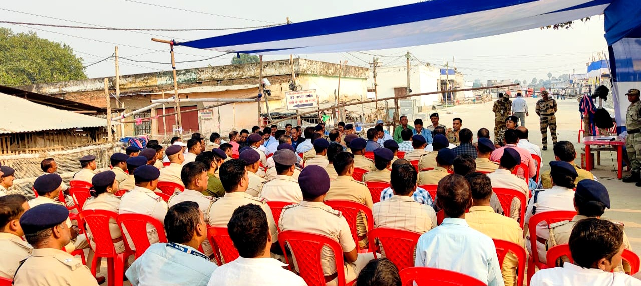 दरभंगा में मतगणना सुरक्षा को लेकर डीएम–एसएसपी की संयुक्त ब्रीफिंग दरभंगा में मतगणना सुरक्षा को लेकर डीएम–एसएसपी की संयुक्त ब्रीफिंग