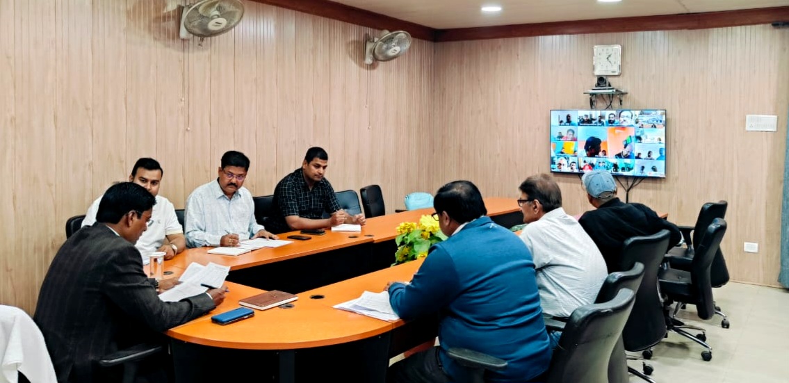डीएम ने आयुष्मान कार्ड समीक्षा की 31 दिसंबर तक 3 लाख कार्ड का लक्ष्य डीएम ने आयुष्मान कार्ड समीक्षा की 31 दिसंबर तक 3 लाख कार्ड का लक्ष्य