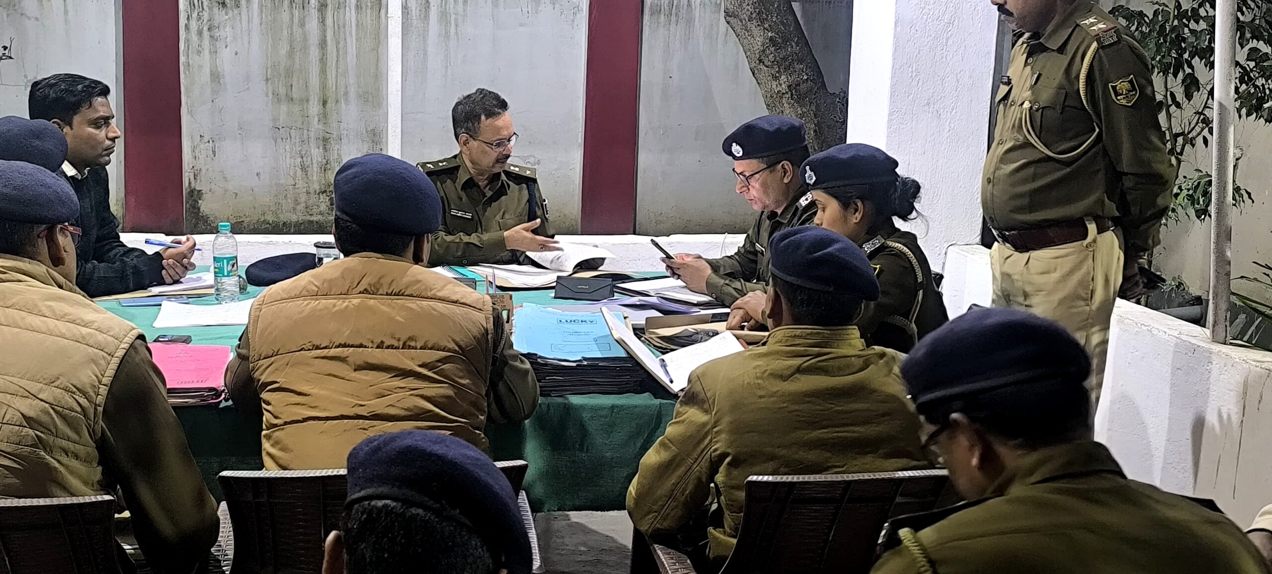 बहादुरपुर थाना की लंबित कांड समीक्षा नगर पुलिस अधीक्षक ने दिए जरूरी निर्देश बहादुरपुर थाना की लंबित कांड समीक्षा नगर पुलिस अधीक्षक ने दिए जरूरी निर्देश