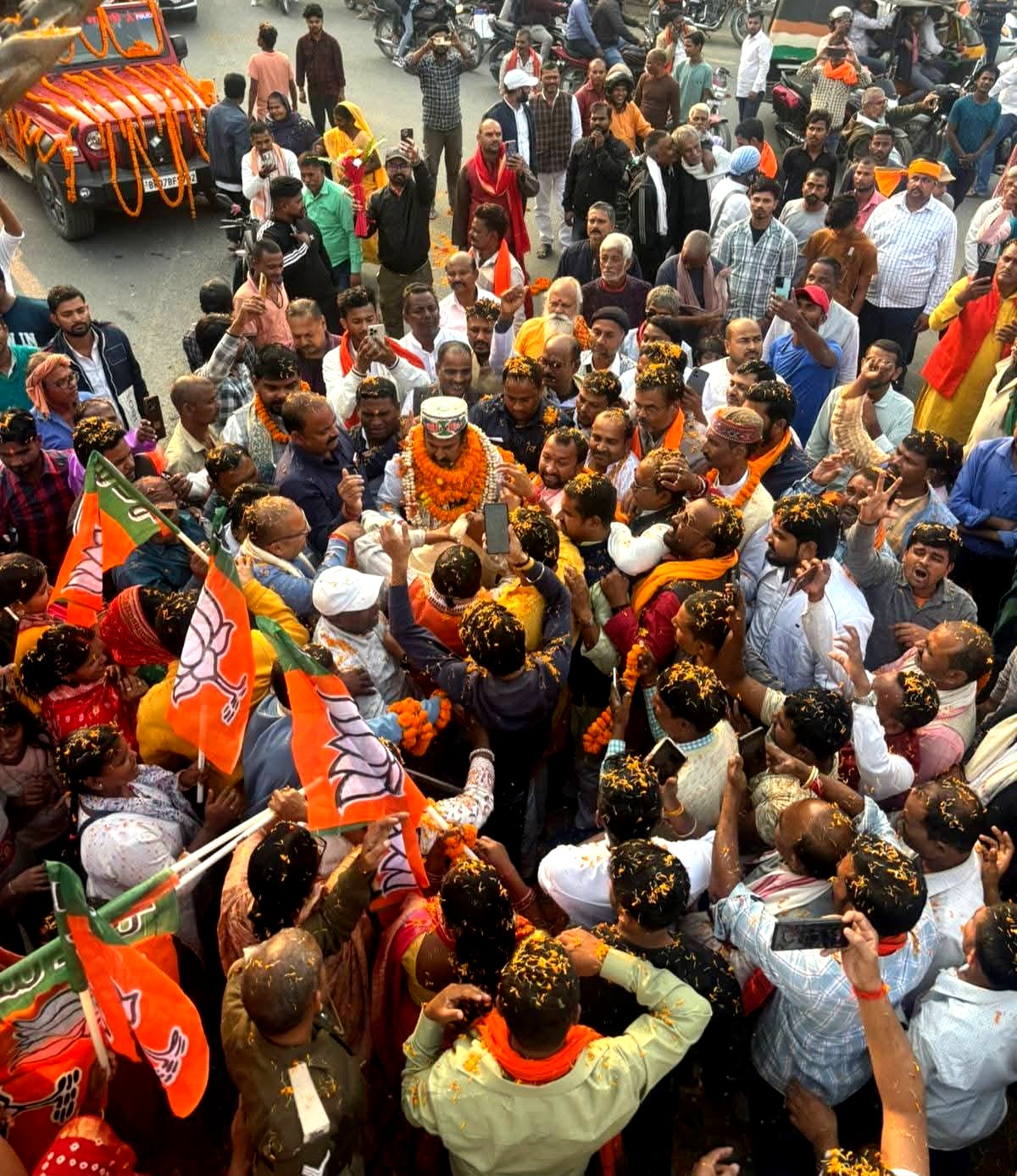 मदन साहनी का बहादुरपुर आगमन समाज कल्याण मंत्री पर पुनः नियुक्ति पर स्वागत मदन साहनी का बहादुरपुर आगमन समाज कल्याण मंत्री पर पुनः नियुक्ति पर स्वागत
