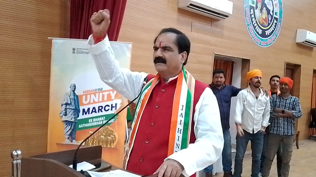 कर्पूरी चौक से प्रेक्षागृह तक तिरंगा रैली दरभंगा ने दिखाई देशभक्ति की शक्ति