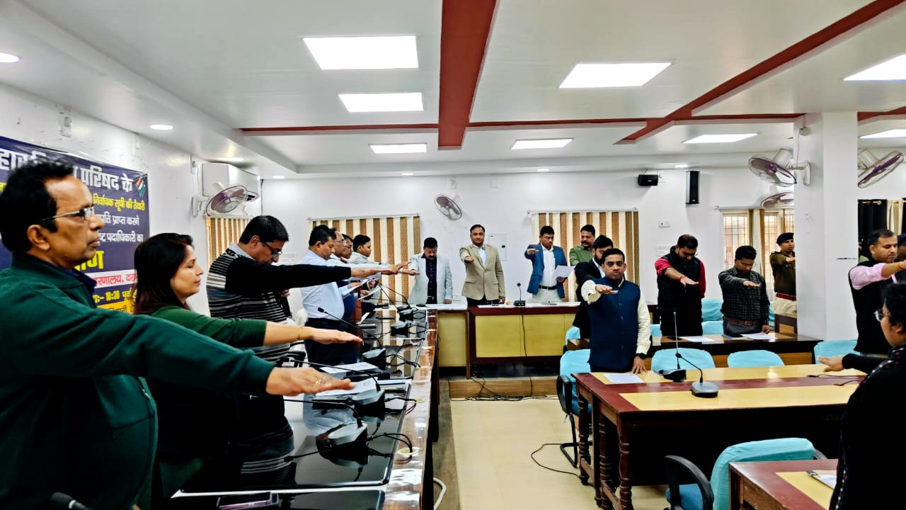 संविधान दिवस पर प्रस्तावना पाठ डीडीसी ने पदाधिकारियों को दिलाई शपथ