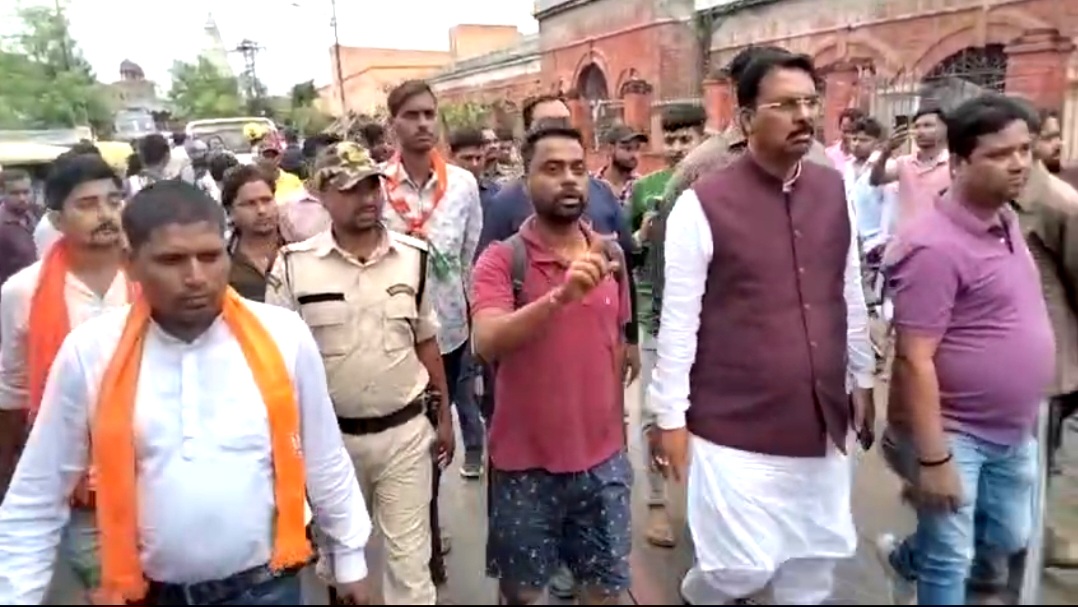 दरभंगा में भीषण आग का कहर 4 सिलेंडर ब्लास्ट, कई घर राख दरभंगा में भीषण आग का कहर 4 सिलेंडर ब्लास्ट, कई घर राख