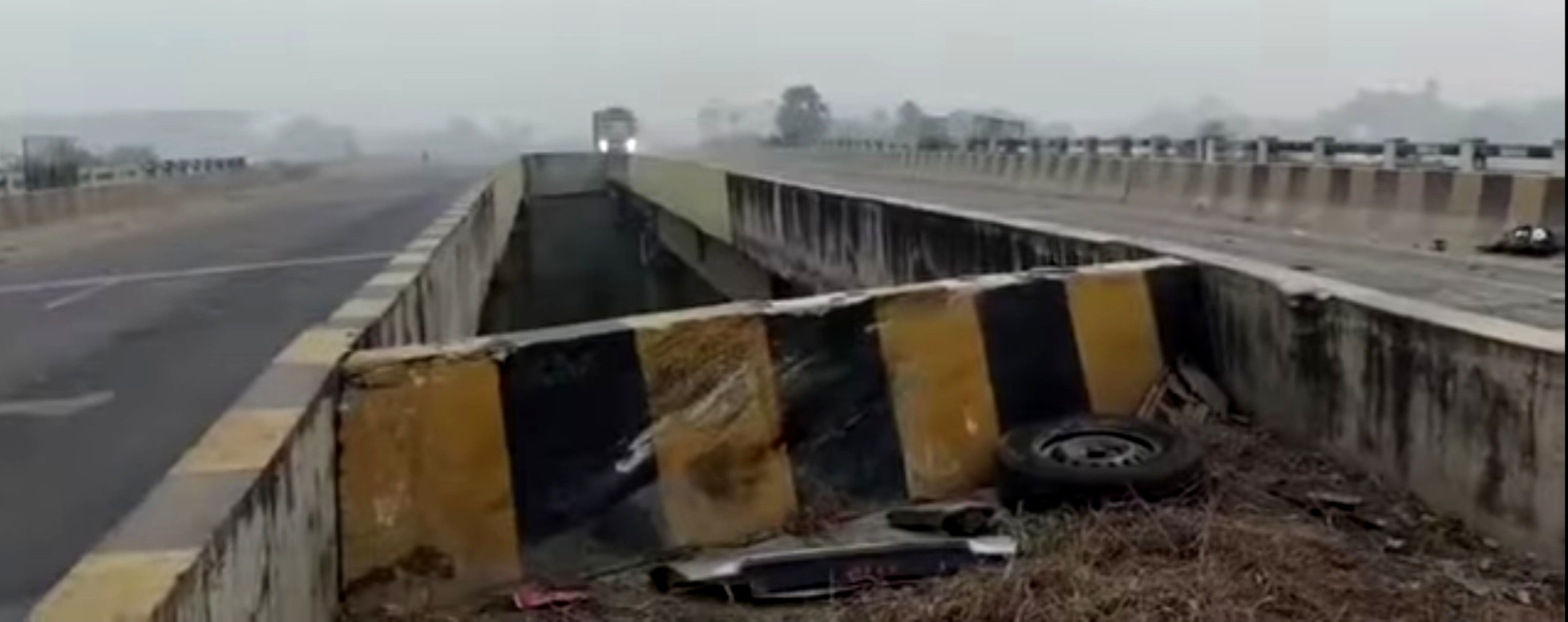 NH-27 ओवरब्रिज पर स्कॉर्पियो डिवाइडर से टकराई 3 की मौत, 4 घायल — मधेपुरा लौट रहे थे सभी NH-27 ओवरब्रिज पर स्कॉर्पियो डिवाइडर से टकराई 3 की मौत, 4 घायल — मधेपुरा लौट रहे थे सभी