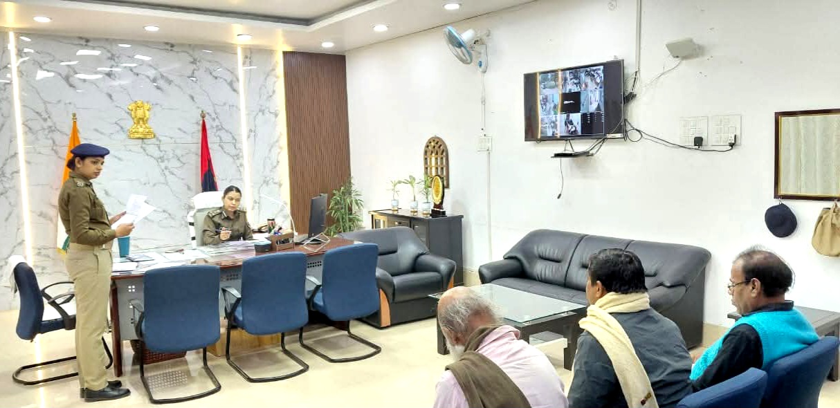 डीआईजी मिथिला ने सुनी शिकायतें त्वरित कार्रवाई के दिए सख्त निर्देश डीआईजी मिथिला ने सुनी शिकायतें त्वरित कार्रवाई के दिए सख्त निर्देश
