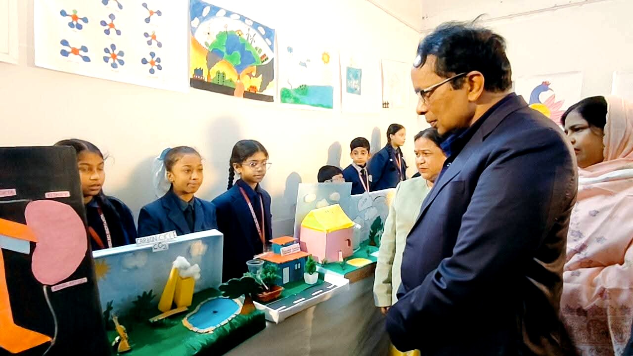 रोज पब्लिक स्कूल में प्रतिभा का भव्य प्रदर्शन STEM एवं ह्यूमैनिटीज़ शोकेस में छात्रों ने दिखाया कमाल