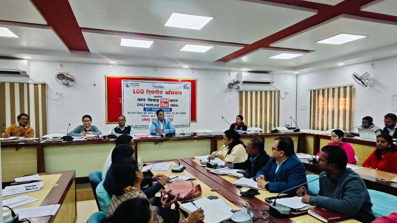 जिलाधिकारी की समीक्षात्मक बैठक विभागीय योजनाओं की प्रगति पर सख्त निर्देश