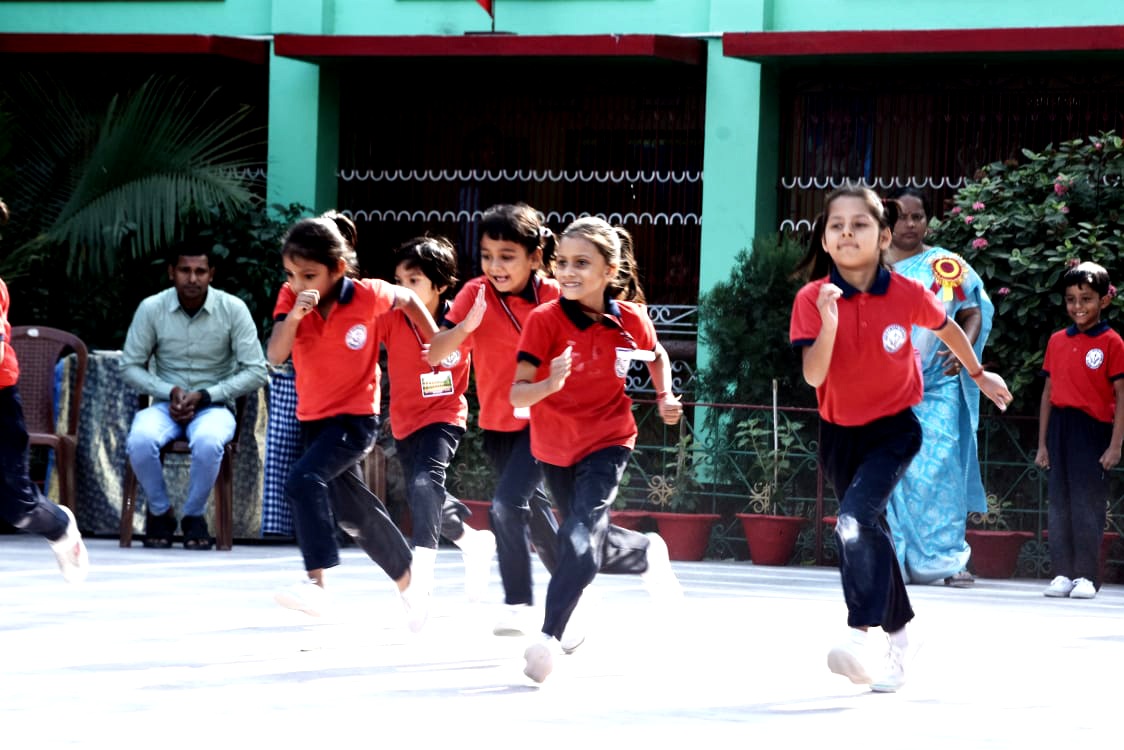होली क्रॉस स्कूल में दो दिवसीय वार्षिक खेलकूद समारोह होली क्रॉस स्कूल में दो दिवसीय वार्षिक खेलकूद समारोह