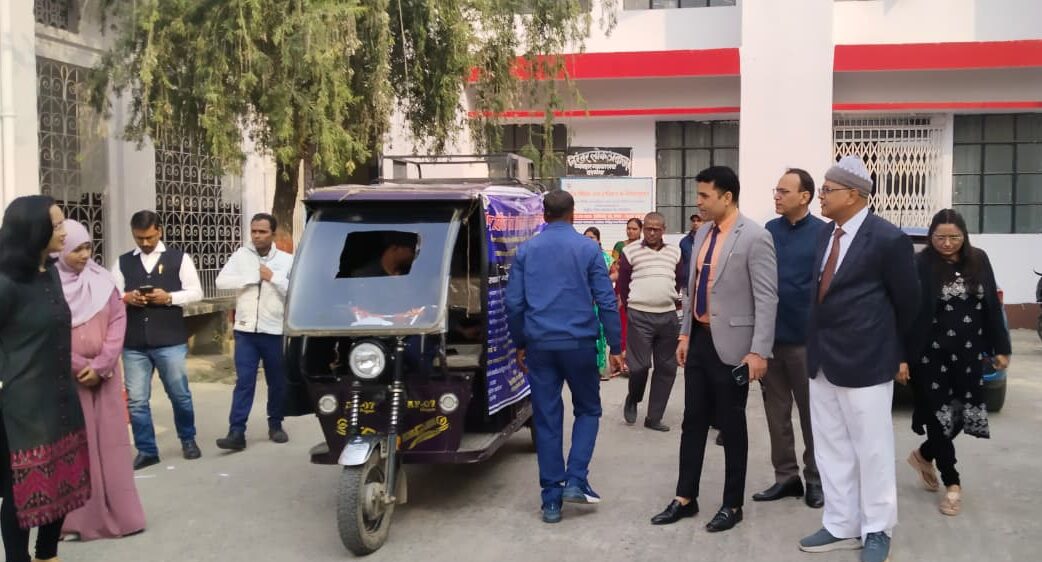 राष्ट्रीय लोक अदालत प्रचार रथ रवाना दरभंगा न्यायालय परिसर से हरी झंडी