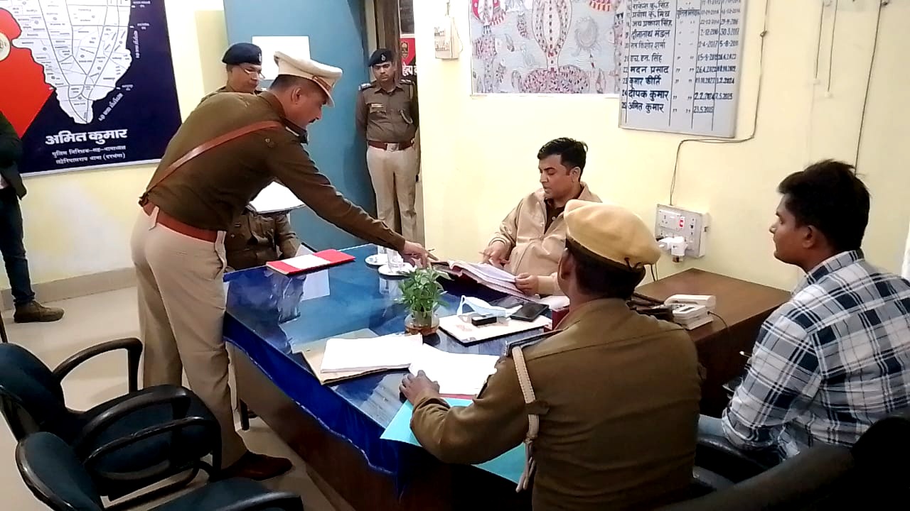 थाना में औचक जांच गश्ती-ट्रैफिक पर एसएसपी के कड़े निर्देश थाना में औचक जांच गश्ती-ट्रैफिक पर एसएसपी के कड़े निर्देश
