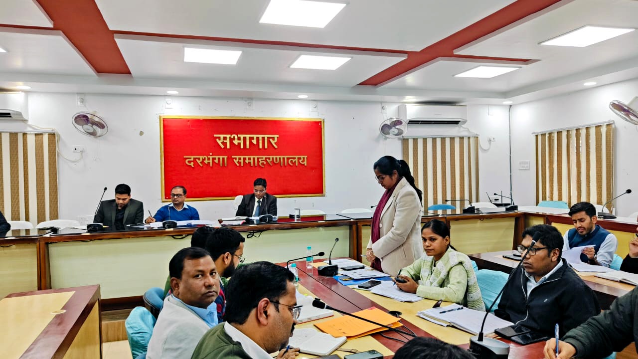 राजस्व मामलों की समीक्षा बैठक लंबित आवेदनों के त्वरित निष्पादन पर जिलाधिकारी का जोर राजस्व मामलों की समीक्षा बैठक लंबित आवेदनों के त्वरित निष्पादन पर जिलाधिकारी का जोर