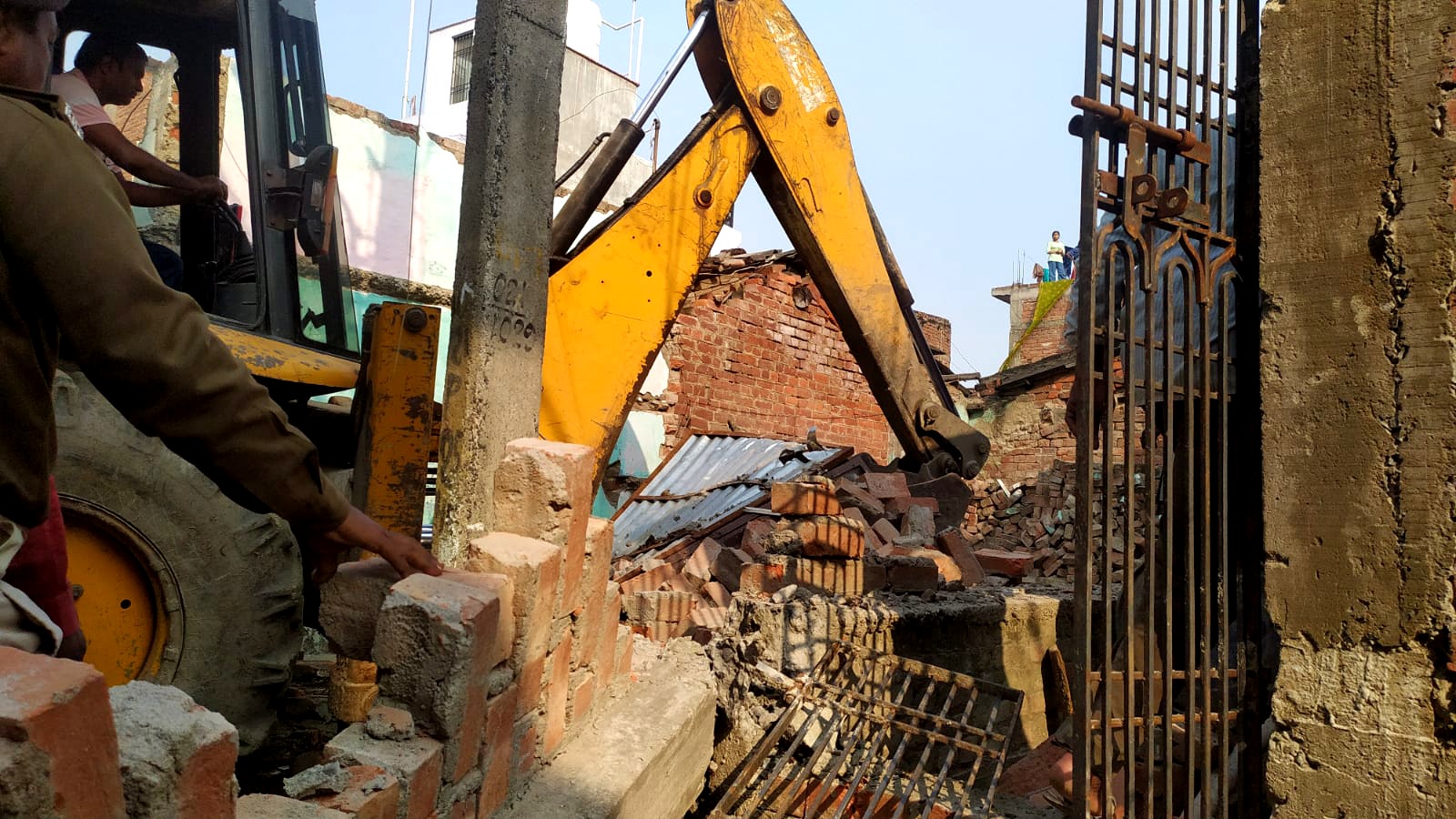 नगर निगम की जमीन से अतिक्रमण मुक्त वार्ड-21 अंबेडकर कॉलोनी में बुलडोजर एक्शन नगर निगम की जमीन से अतिक्रमण मुक्त वार्ड-21 अंबेडकर कॉलोनी में बुलडोजर एक्शन