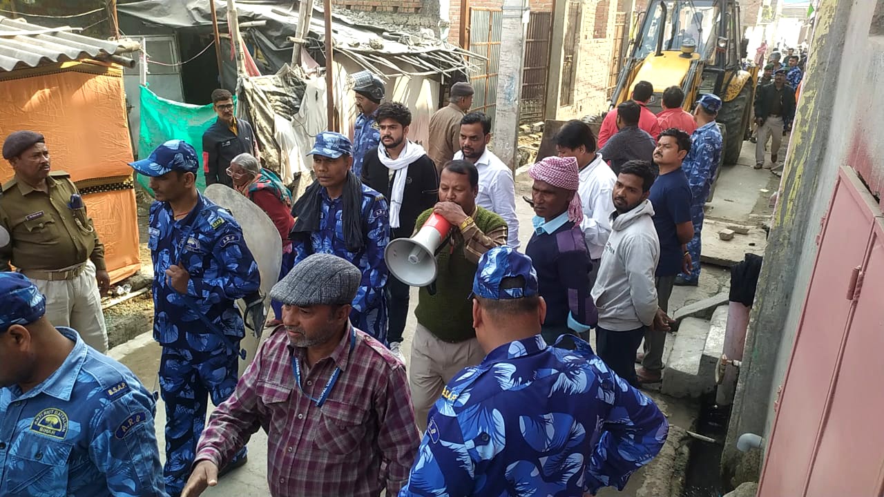 नगर निगम की जमीन से अतिक्रमण मुक्त वार्ड-21 अंबेडकर कॉलोनी में बुलडोजर एक्शन नगर निगम की जमीन से अतिक्रमण मुक्त वार्ड-21 अंबेडकर कॉलोनी में बुलडोजर एक्शन