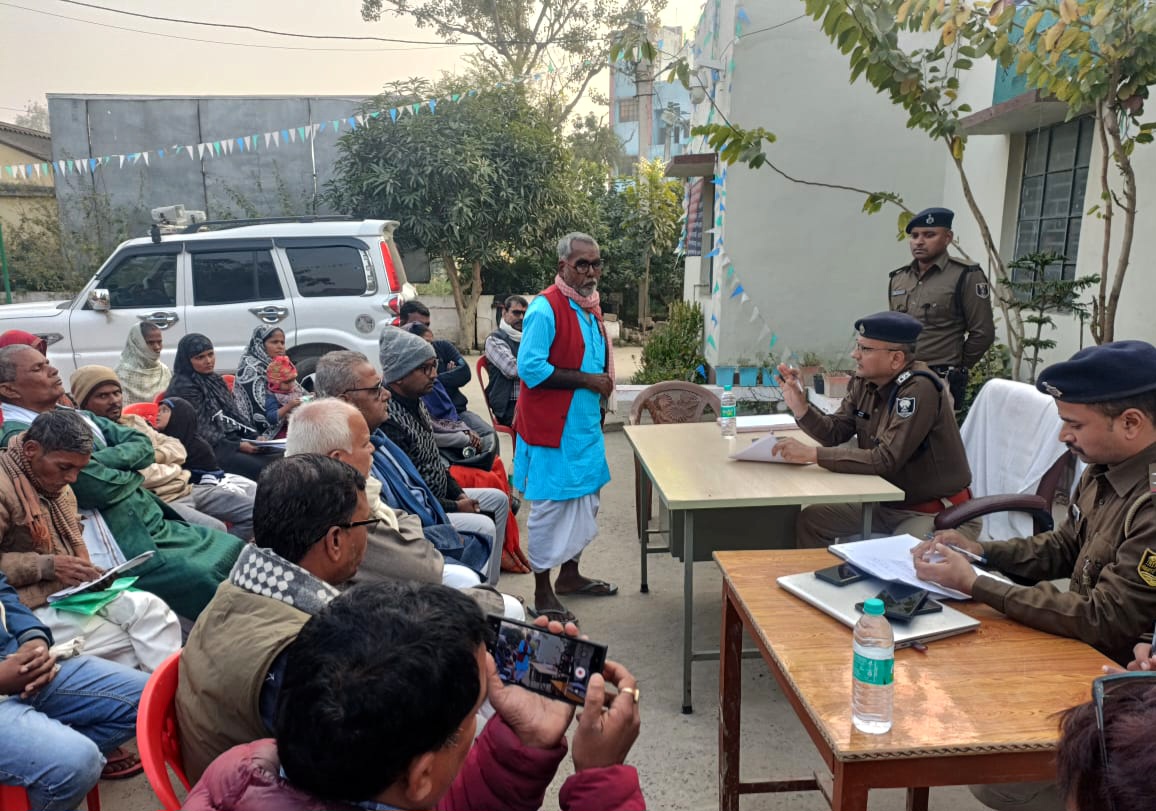 बहेड़ी थाना में जनसुनवाई ग्रामीण एसपी ने आम लोगों की समस्याएं गंभीरता से सुनी बहेड़ी थाना में जनसुनवाई ग्रामीण एसपी ने आम लोगों की समस्याएं गंभीरता से सुनी