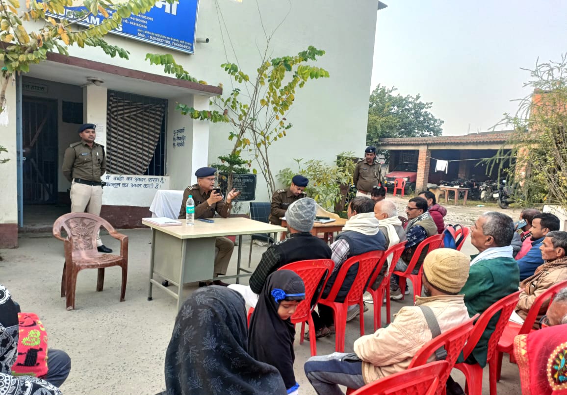 बहेड़ी थाना में जनसुनवाई ग्रामीण एसपी ने आम लोगों की समस्याएं गंभीरता से सुनी