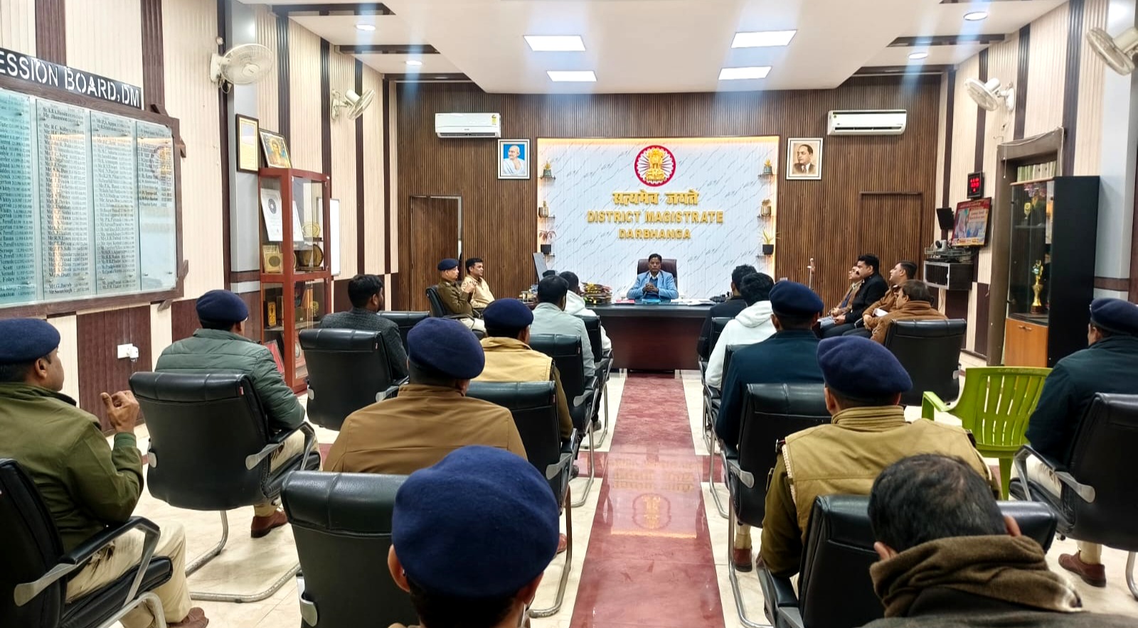 अतिक्रमण मुक्त अभियान पर डीएम की सख्ती यातायात सुधार को लेकर अधिकारियों को कड़े निर्देश अतिक्रमण मुक्त अभियान पर डीएम की सख्ती यातायात सुधार को लेकर अधिकारियों को कड़े निर्देश