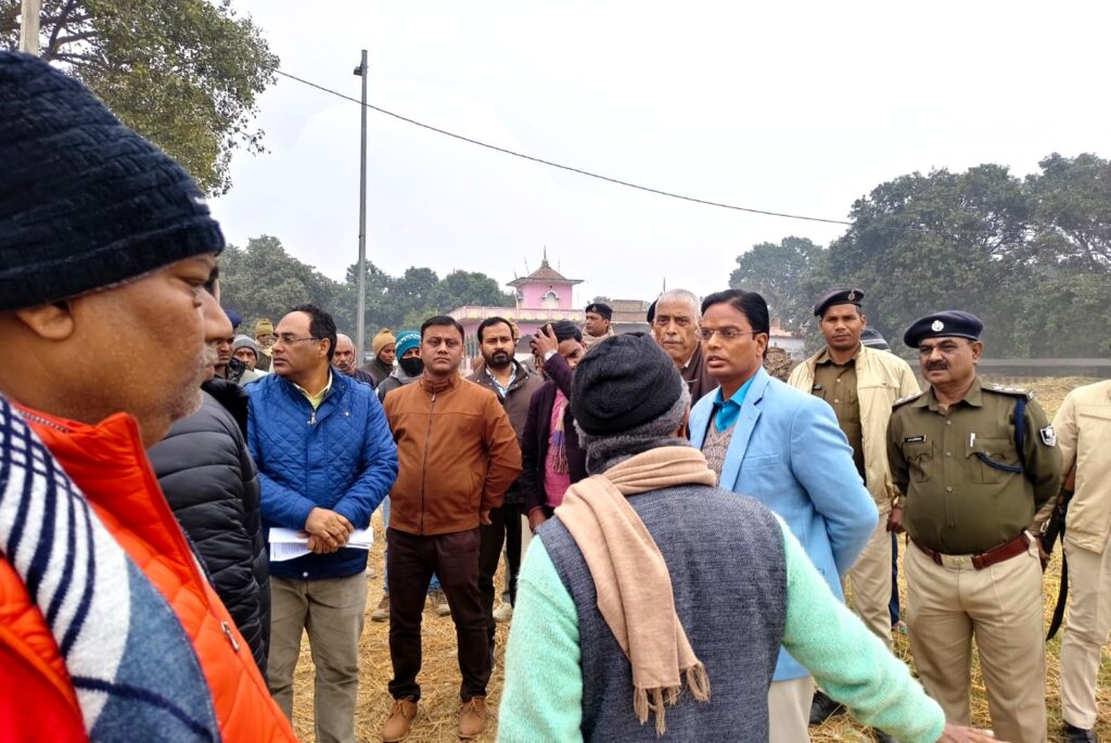 अहिल्या गौतम महोत्सव की तैयारियों का डीएम ने लिया जायजा