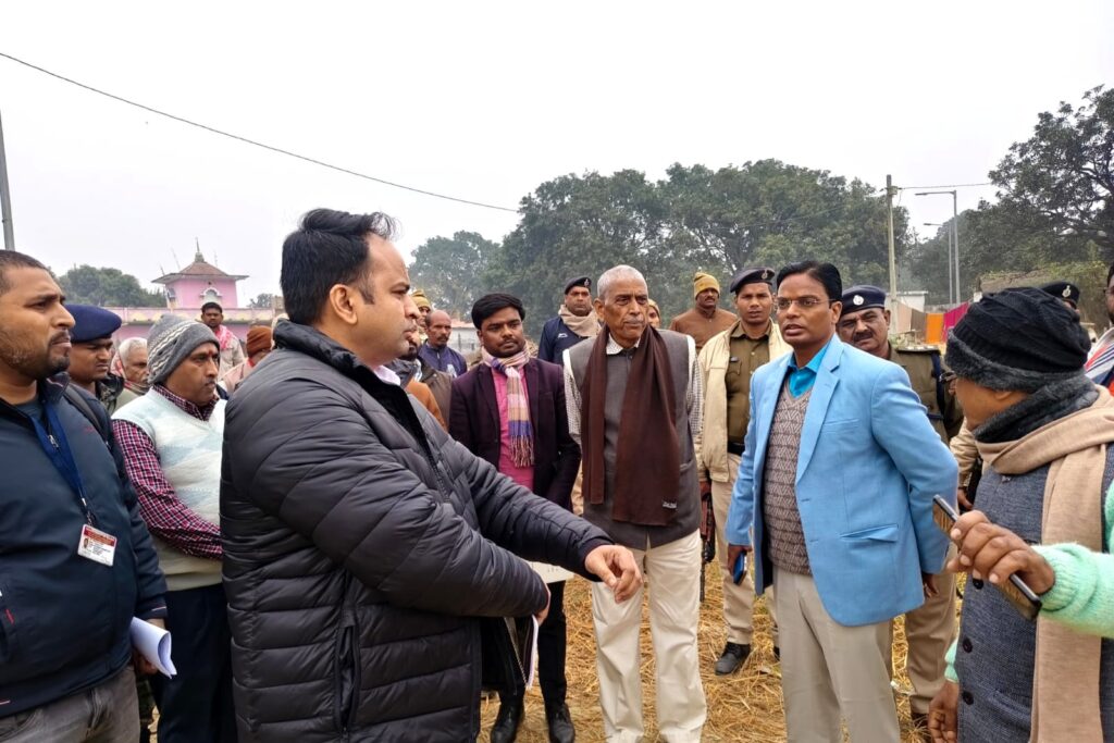 अहिल्या गौतम महोत्सव की तैयारियों का डीएम ने लिया जायजा