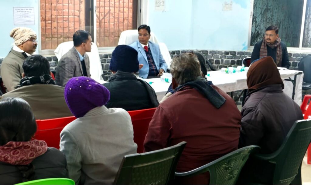 डीएम ने समाज कल्याण योजनाओं की समीक्षा की बहादुरपुर में बैठक, पात्र लाभुकों पर फोकस डीएम ने समाज कल्याण योजनाओं की समीक्षा की बहादुरपुर में बैठक, पात्र लाभुकों पर फोकस