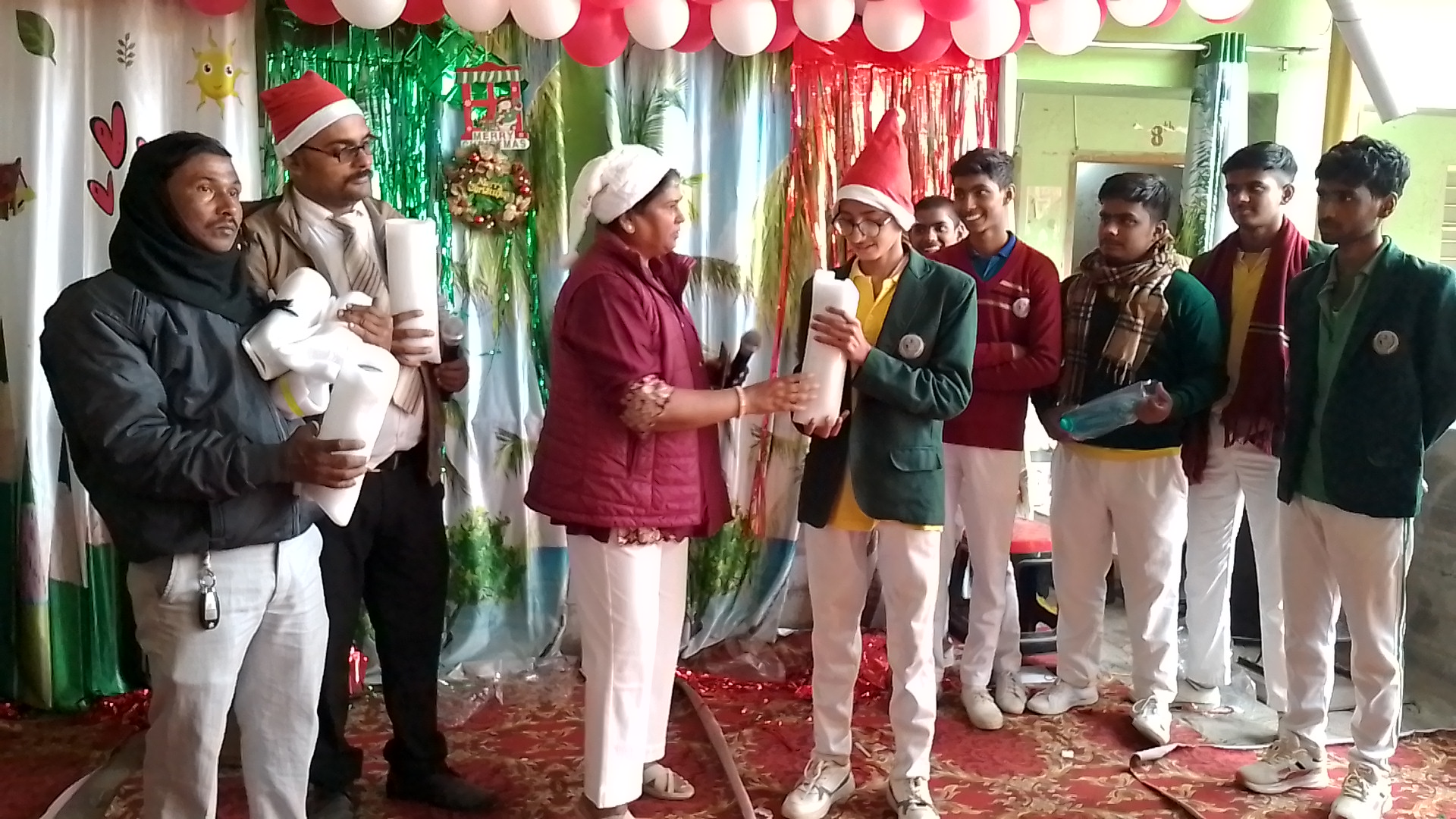 प्रतिभा विहार एकेडमी में थैंक्स गिविंग डे व क्रिसमस सेलिब्रेशन प्रतिभा विहार एकेडमी में थैंक्स गिविंग डे व क्रिसमस सेलिब्रेशन
