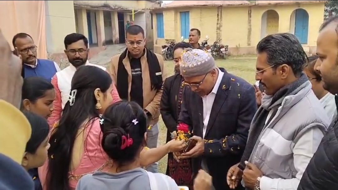 पेड़ लगाओ—धरती बचाओ जज साहब ने की बड़ी अपील पेड़ लगाओ—धरती बचाओ जज साहब ने की बड़ी अपील