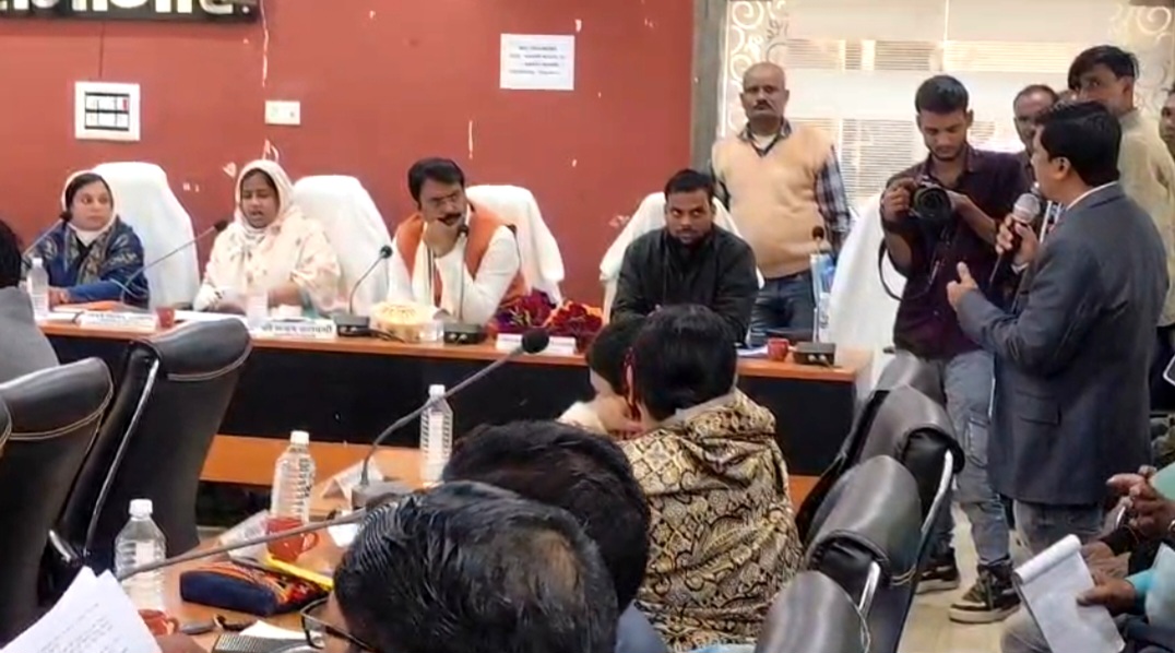 नगर निगम बोर्ड बैठक में हंगामा बुडको कार्य, बंदर समस्या और सड़कों की गुणवत्ता पर उठा सवाल नगर निगम बोर्ड बैठक में हंगामा बुडको कार्य, बंदर समस्या और सड़कों की गुणवत्ता पर उठा सवाल