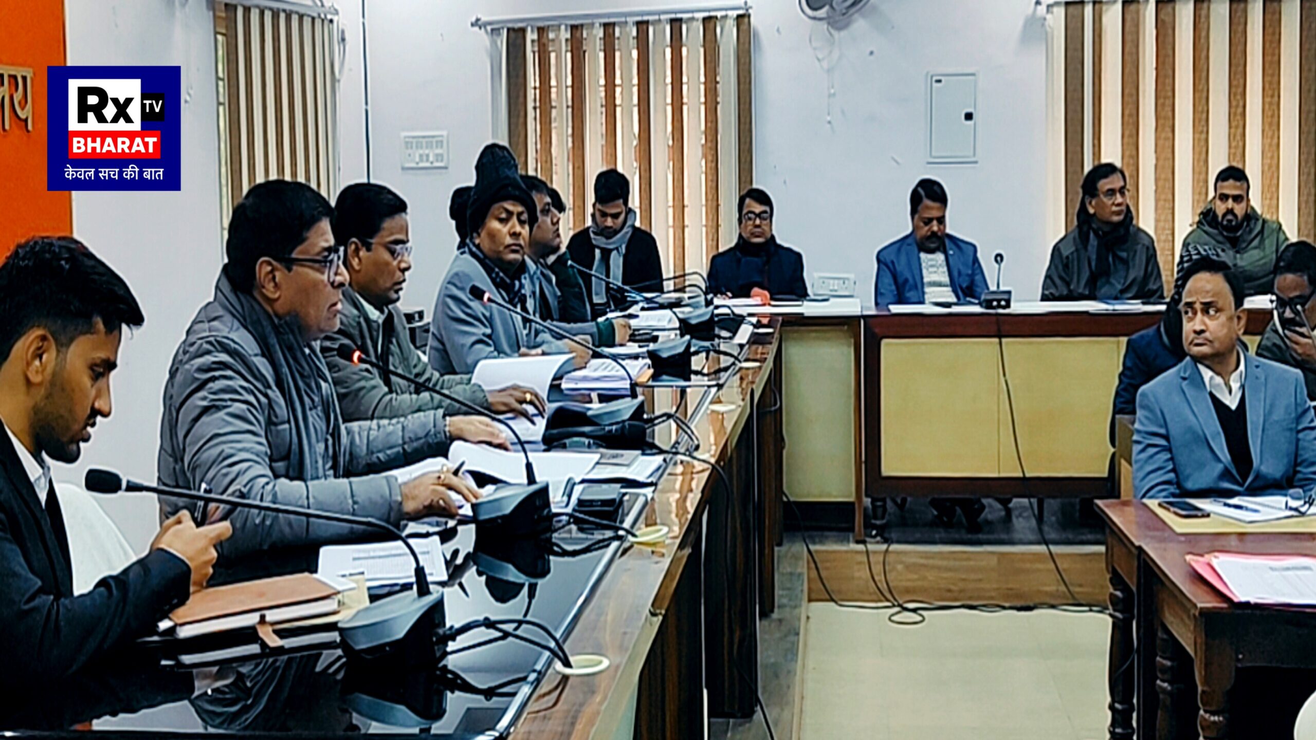 60 दिन से ज्यादा शिकायत लंबित तो वेतन से होगी वसूली: डीएम