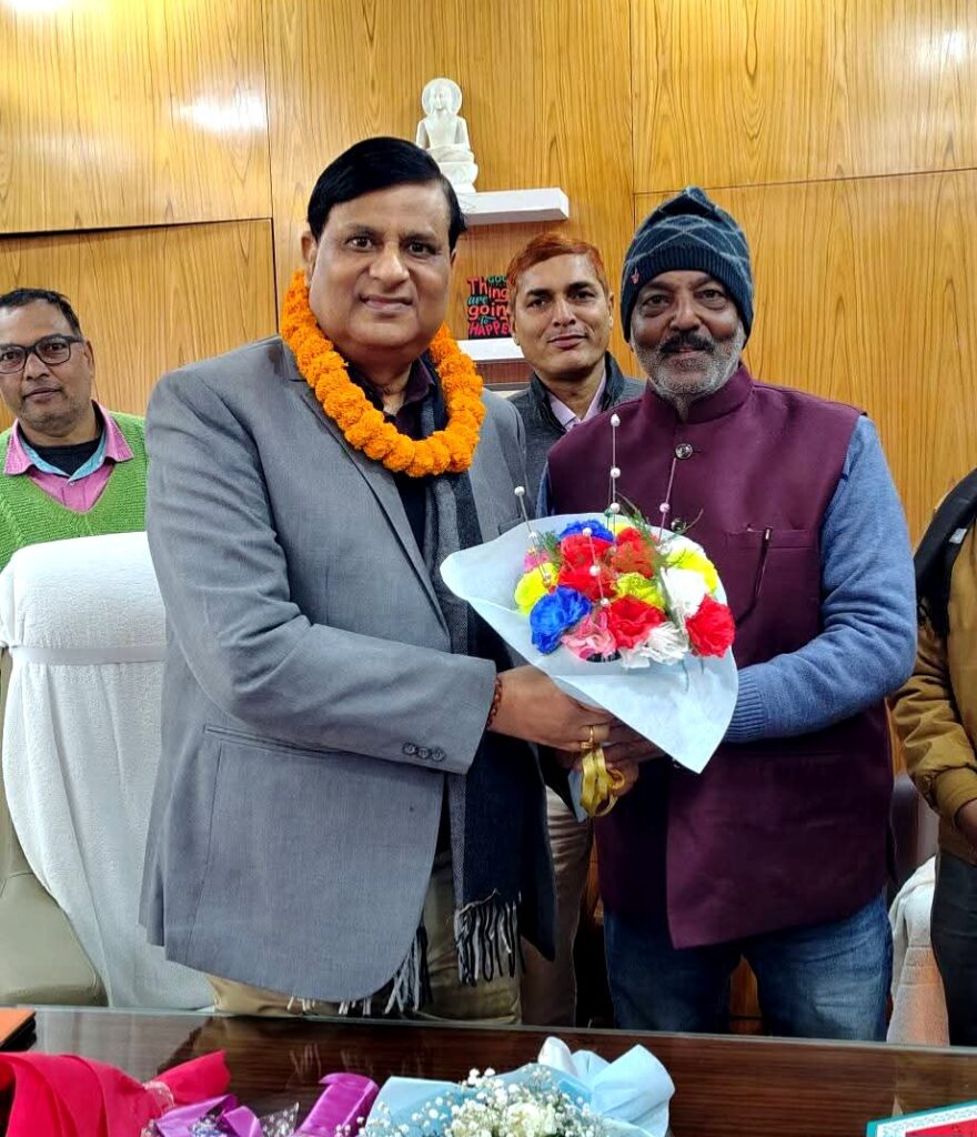 डीएमसीएच के नव प्राचार्य डॉ. उमेश चन्द्र झा का भव्य स्वागत डीएमसीएच के नव प्राचार्य डॉ. उमेश चन्द्र झा का भव्य स्वागत