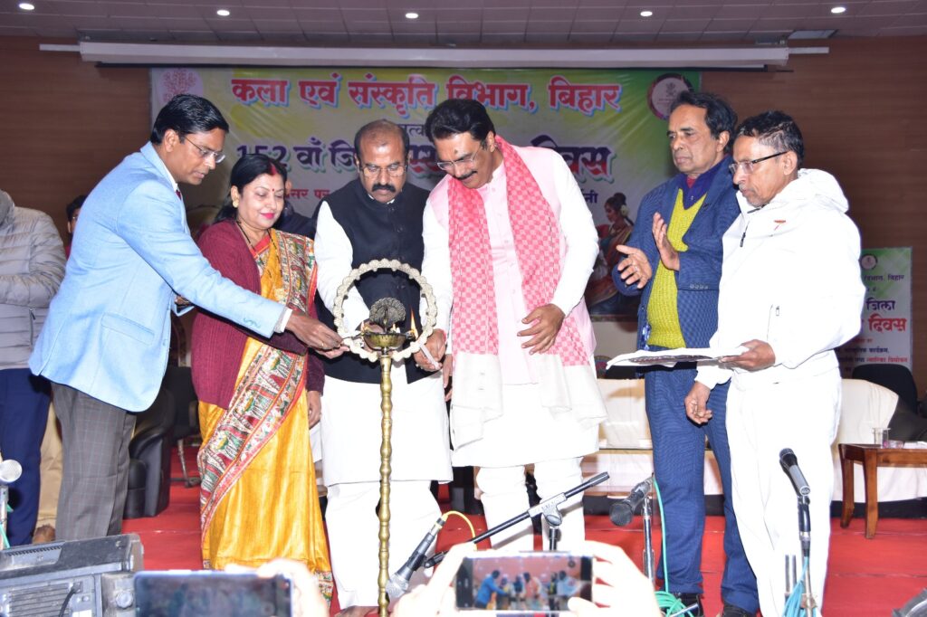 जिला स्थापना दिवस पर दरभंगा में भव्य सांस्कृतिक कार्यक्रम जिला स्थापना दिवस पर दरभंगा में भव्य सांस्कृतिक कार्यक्रम