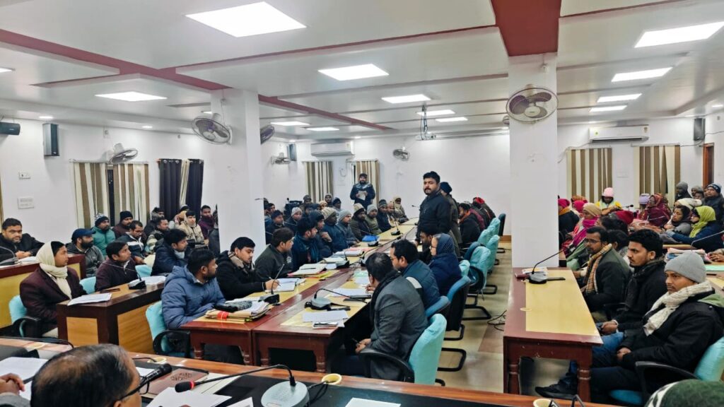जिलाधिकारी की अध्यक्षता में राजस्व कार्यों की समीक्षा बैठक लंबित आवेदनों, लगान वसूली और योजनाओं के निष्पादन पर सख्त निर्देश जिलाधिकारी की अध्यक्षता में राजस्व कार्यों की समीक्षा बैठक लंबित आवेदनों, लगान वसूली और योजनाओं के निष्पादन पर सख्त निर्देश