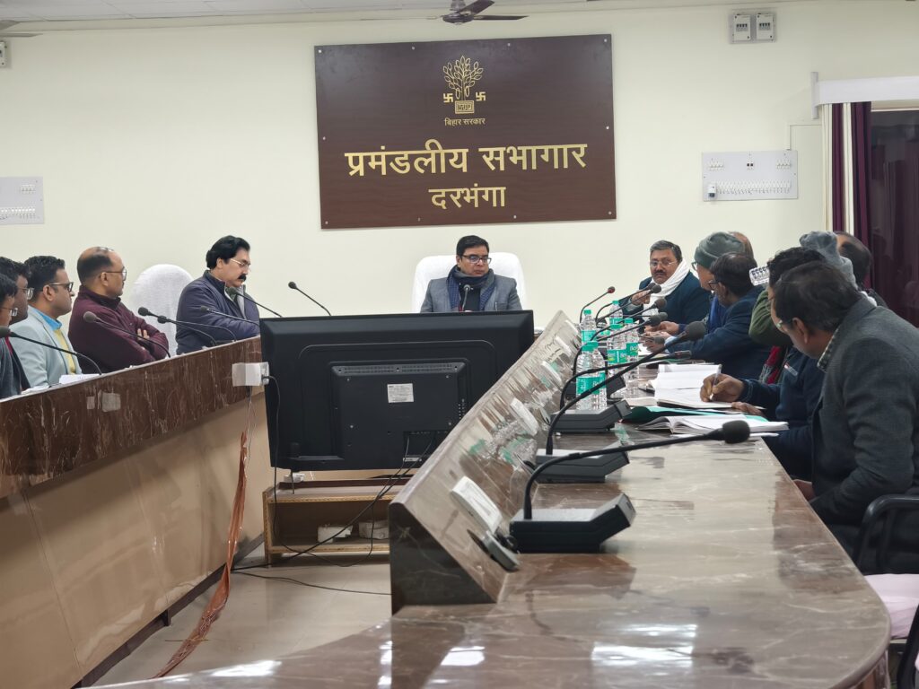 शिक्षा व्यवस्था पर आयुक्त सख्त शिक्षा व्यवस्था पर आयुक्त सख्त