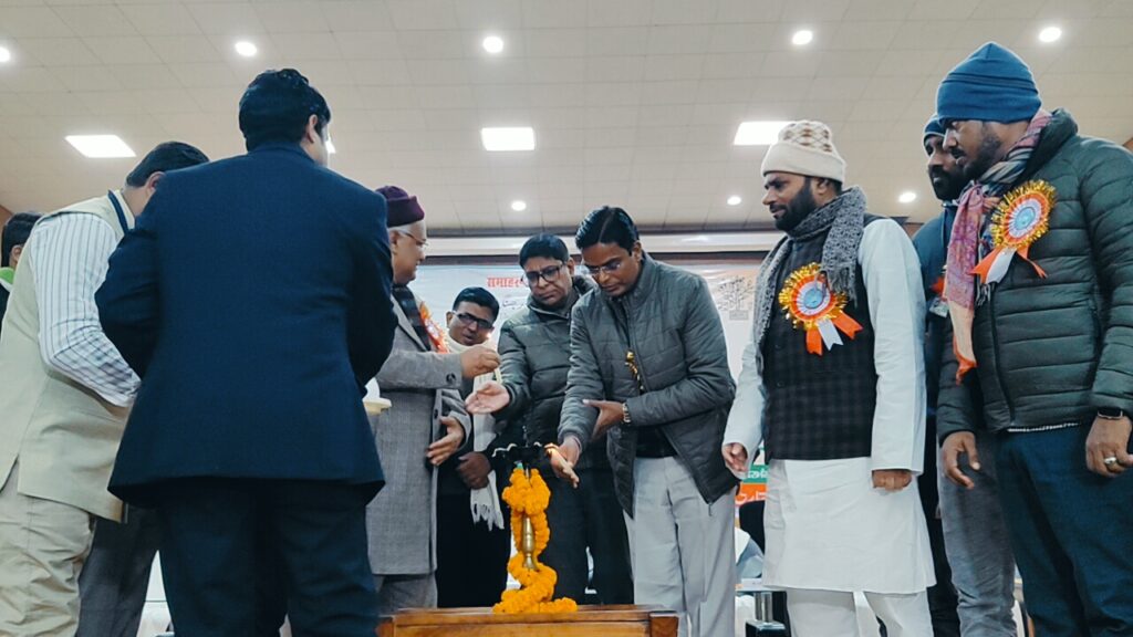 फ़रोगे-ए-उर्दू सेमिनार व मुशायरा का भव्य आयोजन फ़रोगे-ए-उर्दू सेमिनार व मुशायरा का भव्य आयोजन