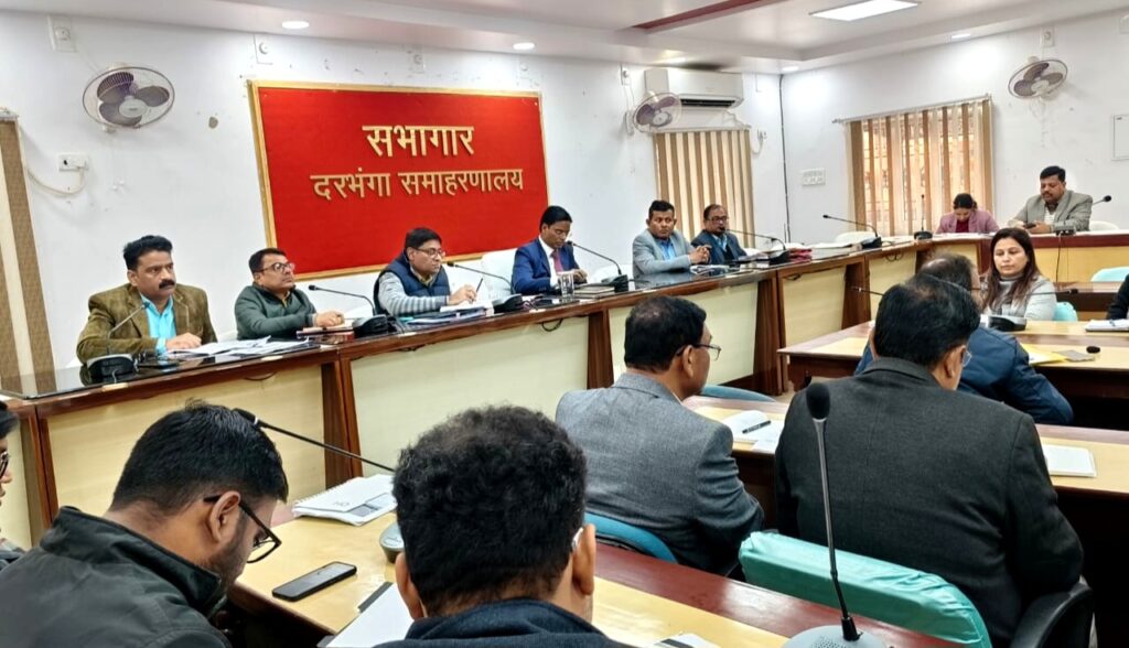 मुख्यमंत्री की संभावित ‘समृद्धि यात्रा’ को लेकर तैयारी तेज मुख्यमंत्री की संभावित ‘समृद्धि यात्रा’ को लेकर तैयारी तेज