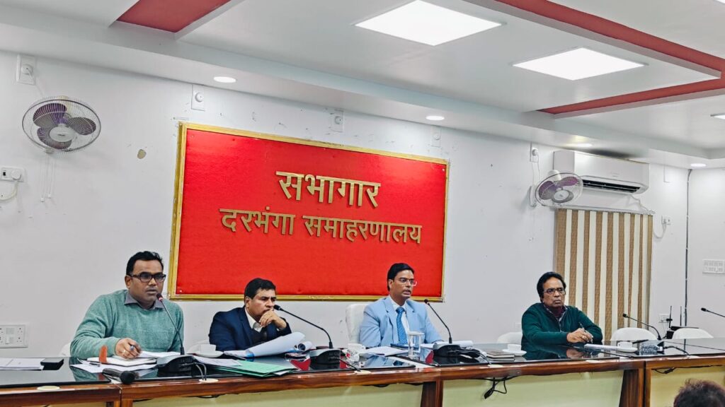 शिक्षा विभाग पर डीएम सख्त निरीक्षण, उपस्थिति और छात्रवृत्ति पर अल्टीमेटम शिक्षा विभाग पर डीएम सख्त निरीक्षण, उपस्थिति और छात्रवृत्ति पर अल्टीमेटम