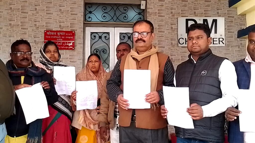 दरभंगा में योजनाओं पर सवाल पीएम आवास सत्यापन और आंगनबाड़ी निर्माण को लेकर ज्ञापन दरभंगा में योजनाओं पर सवाल पीएम आवास सत्यापन और आंगनबाड़ी निर्माण को लेकर ज्ञापन