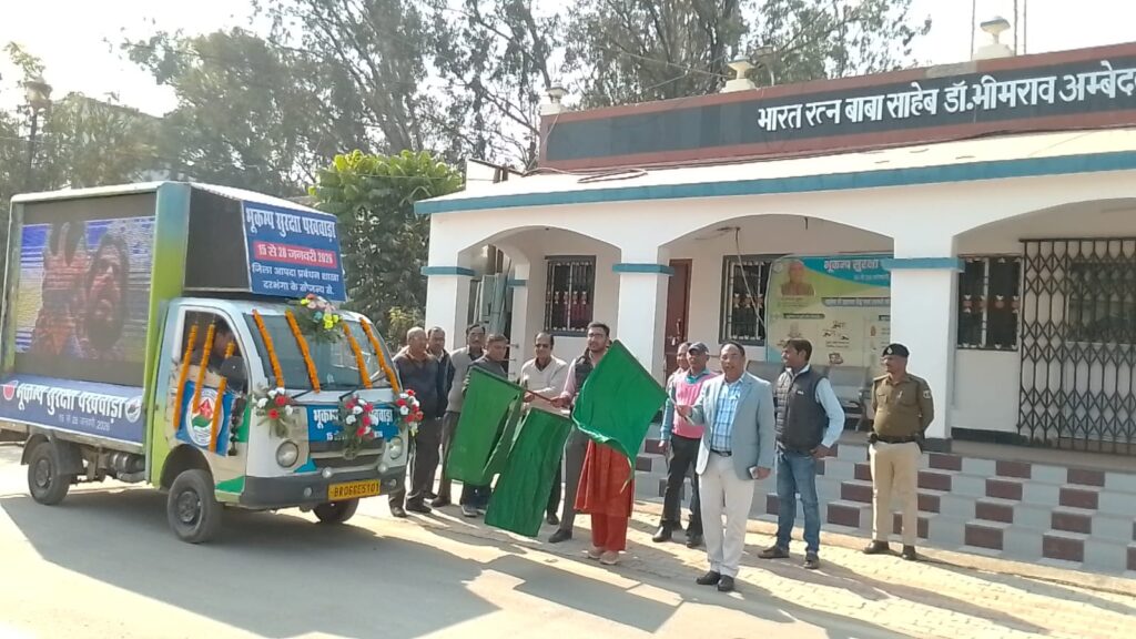 भूकंप आए तो क्या करें? दरभंगा में VR से सिखाया जा रहा बचाव भूकंप आए तो क्या करें? दरभंगा में VR से सिखाया जा रहा बचाव